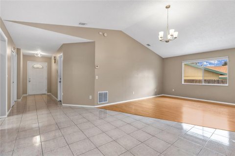Villa ou maison à vendre à Apopka, Floride: 3 chambres, 159.05 m2 № 2407136 - photo 5