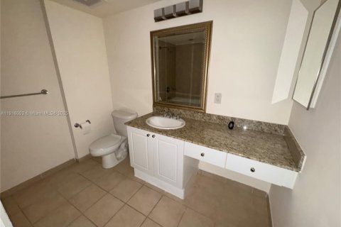 Condominio en alquiler en Aventura, Florida, 1 dormitorio, 79.9 m2 № 1970779 - foto 11