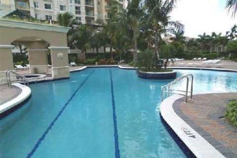 Condominio en alquiler en Aventura, Florida, 1 dormitorio, 79.9 m2 № 1970779 - foto 23