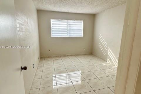 Снять в аренду кондоминиум в Майами, Флорида 1 спальня, 54.91м2, № 1991615 - фото 4