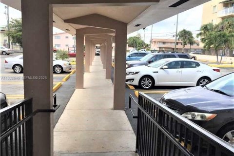 Снять в аренду кондоминиум в Майами, Флорида 1 спальня, 54.91м2, № 1991615 - фото 9