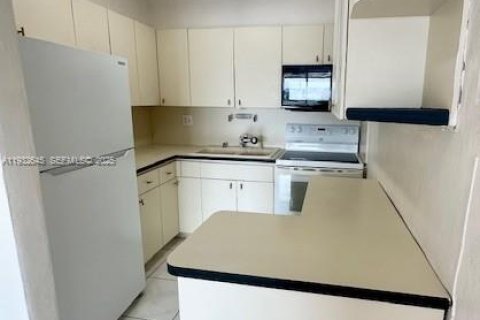 Снять в аренду кондоминиум в Майами, Флорида 1 спальня, 54.91м2, № 1991615 - фото 1