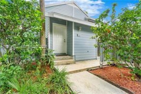 Touwnhouse à louer à North Lauderdale, Floride: 2 chambres, 88.07 m2 № 2036196 - photo 2