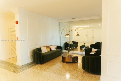 Condo in Bay Harbor Islands, Florida, 2 bedrooms  № 2316125 - photo 21