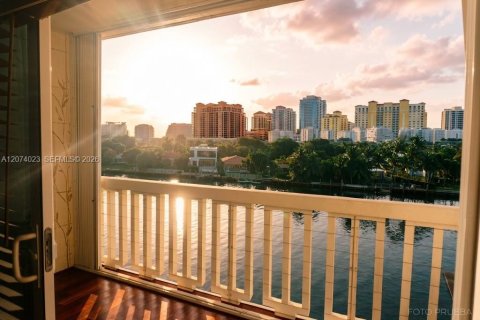 Condo in Bay Harbor Islands, Florida, 2 bedrooms  № 2316125 - photo 9