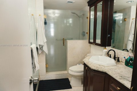 Condo in Bay Harbor Islands, Florida, 2 bedrooms  № 2316125 - photo 15