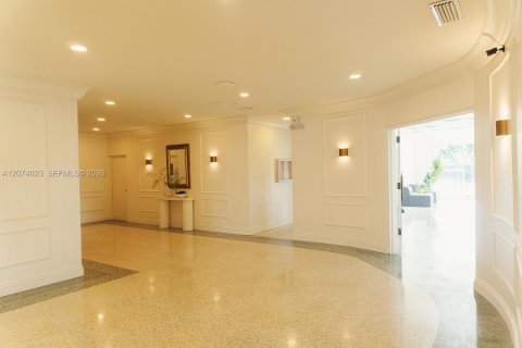 Condo in Bay Harbor Islands, Florida, 2 bedrooms  № 2316125 - photo 19