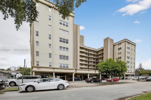 Copropriété à vendre à Hollywood, Floride: 2 chambres, 86.77 m2 № 2002285 - photo 3