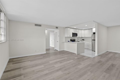 Copropriété à vendre à Hollywood, Floride: 2 chambres, 86.77 m2 № 2002285 - photo 11