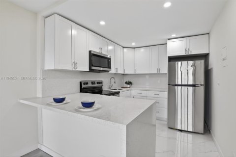 Copropriété à vendre à Hollywood, Floride: 2 chambres, 86.77 m2 № 2002285 - photo 15