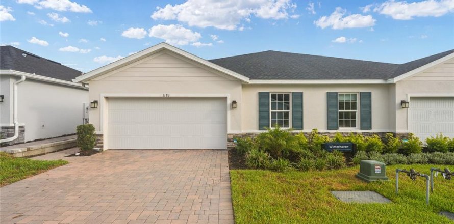 Duplex in Lady Lake, Florida 3 bedrooms, 140.19 sq.m. № 2239096