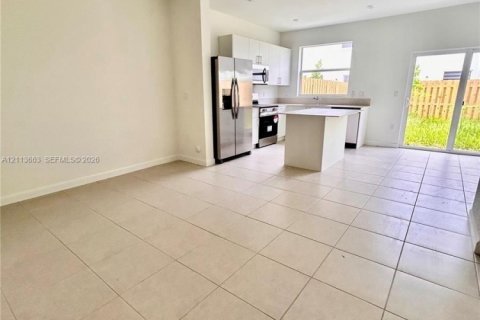 Touwnhouse à louer à Homestead, Floride: 3 chambres, 120.77 m2 № 2437623 - photo 3