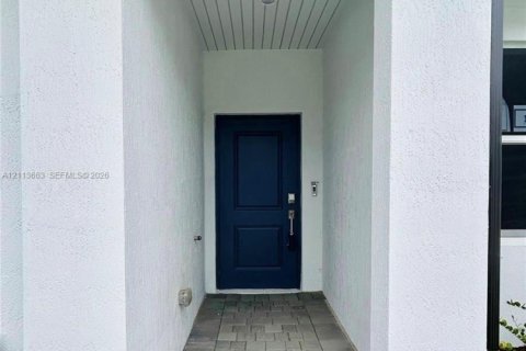 Touwnhouse à louer à Homestead, Floride: 3 chambres, 120.77 m2 № 2437623 - photo 2