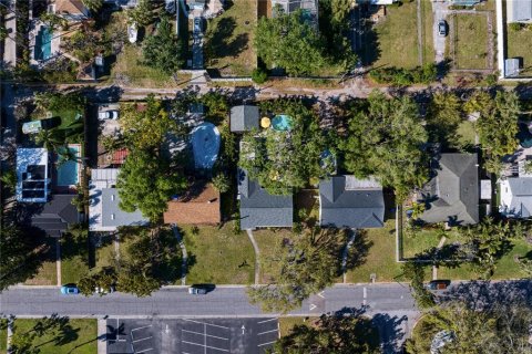 House in Saint Petersburg, Florida 3 bedrooms, 110.83 sq.m. № 1586077 - photo 29