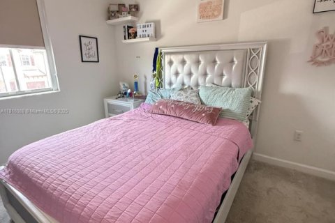 Adosado en venta en Miami, Florida, 4 dormitorios, 169.08 m2 № 1937611 - foto 9