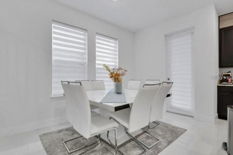 House in Winter Garden, Florida 4 bedrooms, 247.77 sq.m. № 2203829 - photo 8