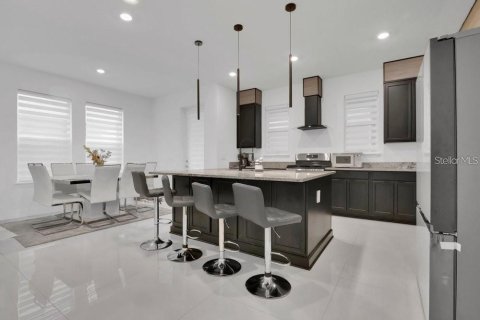 House in Winter Garden, Florida 4 bedrooms, 247.77 sq.m. № 2203829 - photo 9