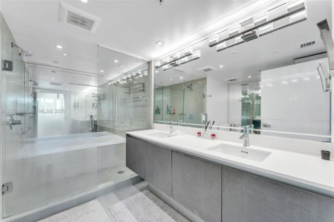 Copropriété à vendre à Miami Beach, Floride: 2 chambres, 106.19 m2 № 2317991 - photo 9