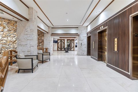 Condominio en venta en Miami, Florida, 3 dormitorios, 225.2 m2 № 2154878 - foto 25