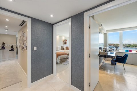Condominio en venta en Miami, Florida, 3 dormitorios, 225.2 m2 № 2154878 - foto 11