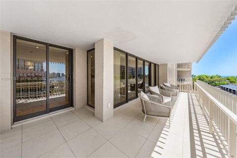 Condominio en venta en Miami, Florida, 3 dormitorios, 225.2 m2 № 2154878 - foto 19