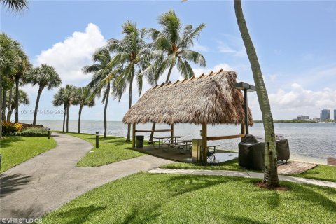 Condominio en venta en Miami, Florida, 3 dormitorios, 225.2 m2 № 2154878 - foto 30