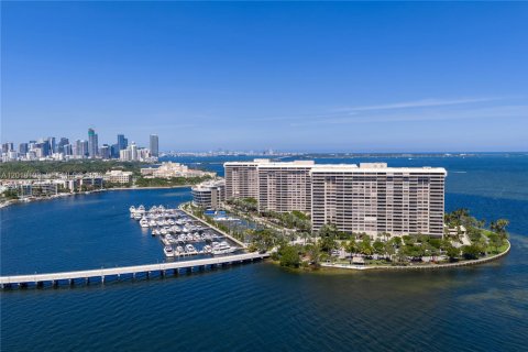 Condominio en venta en Miami, Florida, 3 dormitorios, 225.2 m2 № 2154878 - foto 2