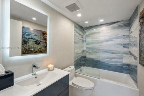 Condominio en venta en Miami, Florida, 3 dormitorios, 225.2 m2 № 2154878 - foto 10