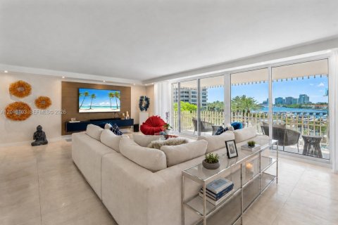 Condominio en Miami, Florida, 3 dormitorios  № 2154878
