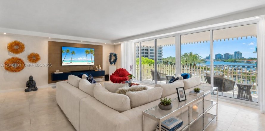 Condominio en Miami, Florida, 3 dormitorios  № 2154878