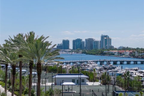 Condominio en venta en Miami, Florida, 3 dormitorios, 225.2 m2 № 2154878 - foto 15