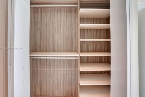 Condo in Sunny Isles Beach, Florida, 2 bedrooms  № 1931026 - photo 13