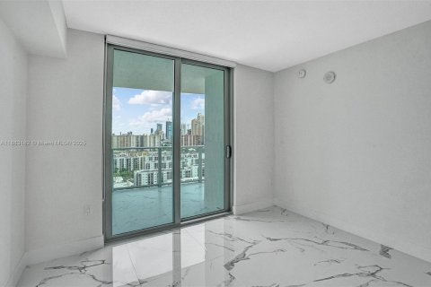 Condo in Sunny Isles Beach, Florida, 2 bedrooms  № 1931026 - photo 21
