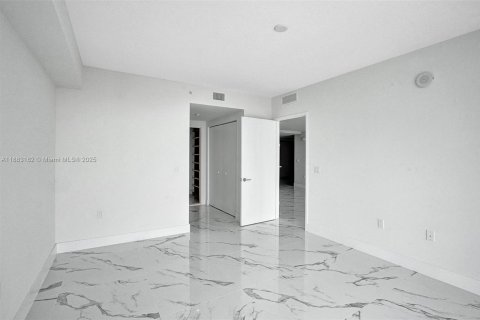 Condo in Sunny Isles Beach, Florida, 2 bedrooms  № 1931026 - photo 10