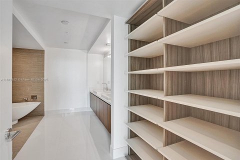 Condo in Sunny Isles Beach, Florida, 2 bedrooms  № 1931026 - photo 14