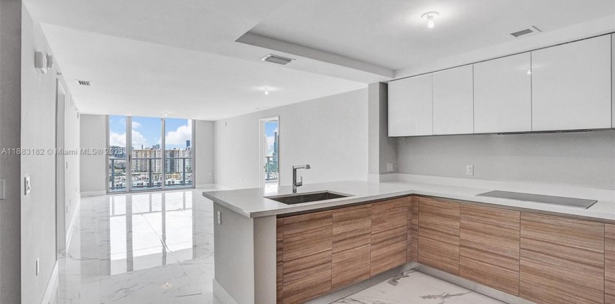 Condo in Sunny Isles Beach, Florida, 2 bedrooms  № 1931026