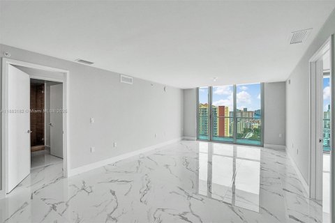 Condo in Sunny Isles Beach, Florida, 2 bedrooms  № 1931026 - photo 2