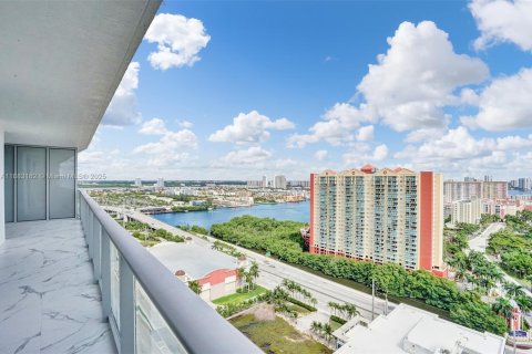 Condo in Sunny Isles Beach, Florida, 2 bedrooms  № 1931026 - photo 29