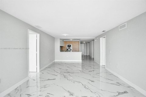 Condo in Sunny Isles Beach, Florida, 2 bedrooms  № 1931026 - photo 5