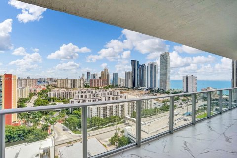 Condo in Sunny Isles Beach, Florida, 2 bedrooms  № 1931026 - photo 24