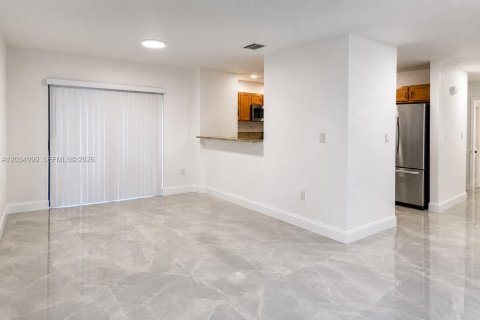 Touwnhouse à vendre à Cutler Bay, Floride: 3 chambres, 140.75 m2 № 2154130 - photo 4