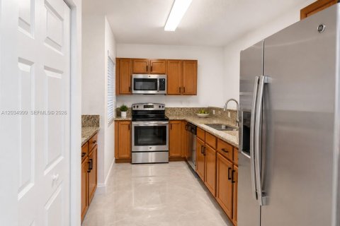 Touwnhouse à vendre à Cutler Bay, Floride: 3 chambres, 140.75 m2 № 2154130 - photo 6