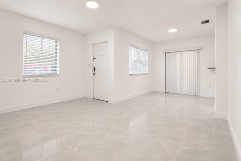 Touwnhouse à vendre à Cutler Bay, Floride: 3 chambres, 140.75 m2 № 2154130 - photo 2