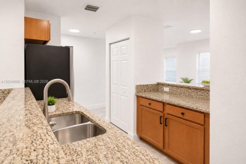 Touwnhouse à vendre à Cutler Bay, Floride: 3 chambres, 140.75 m2 № 2154130 - photo 5