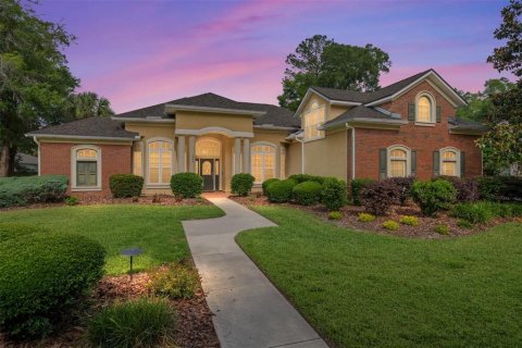 House in Gainesville, Florida 5 bedrooms, 383.04 sq.m. № 2201621