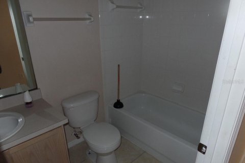 Villa ou maison à louer à Kissimmee, Floride: 4 chambres, 183.2 m2 № 2418864 - photo 8