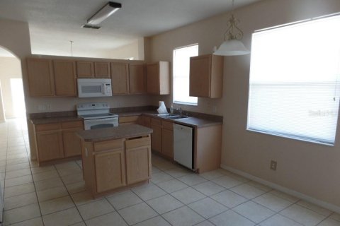 Villa ou maison à louer à Kissimmee, Floride: 4 chambres, 183.2 m2 № 2418864 - photo 6