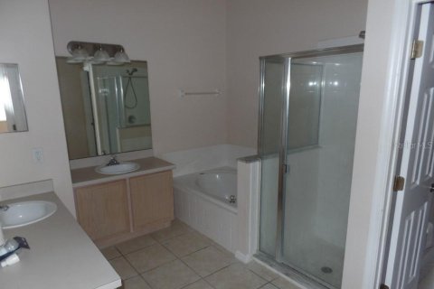 Villa ou maison à louer à Kissimmee, Floride: 4 chambres, 183.2 m2 № 2418864 - photo 13