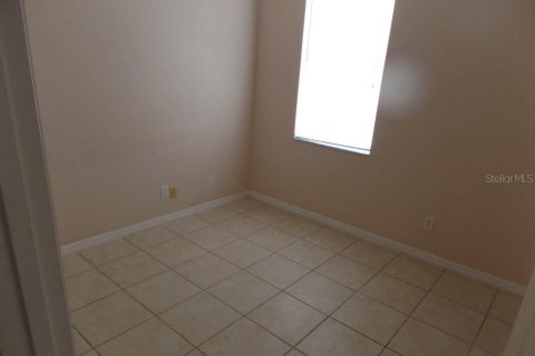 Villa ou maison à louer à Kissimmee, Floride: 4 chambres, 183.2 m2 № 2418864 - photo 9