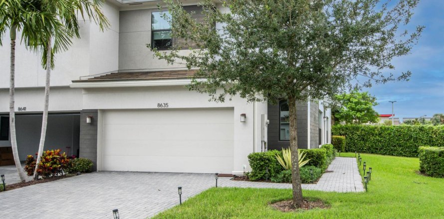 Touwnhouse à Lake Worth, Floride 3 chambres, 181.53 m2 № 2402638